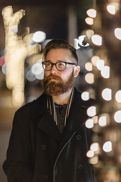 gafas-o-lentillas-gafas-chico-hipster-con-gafas