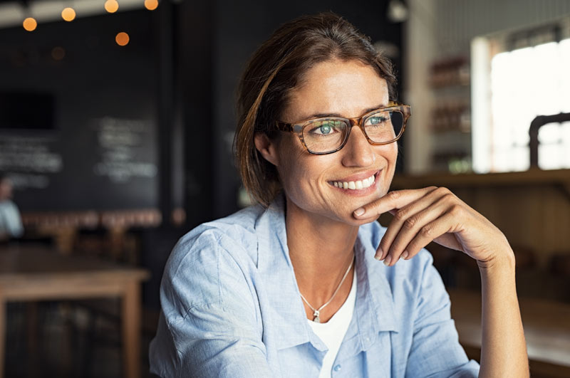 acostumbrarse-a-las-gafas-progresivas-mujer acostumbrarse a las gafas progresivas mujer