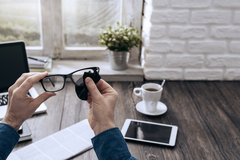 Cómo evitar que se empañen las gafas de ver