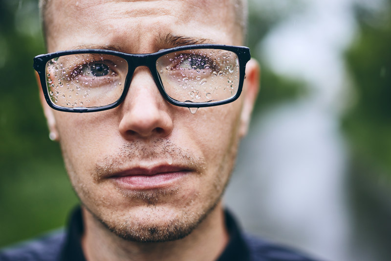 cómo evitar que se empañen las gafas de ver