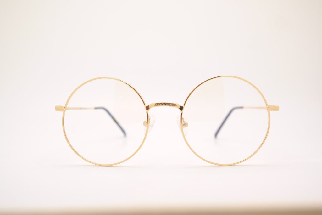 gafas de metal doradas