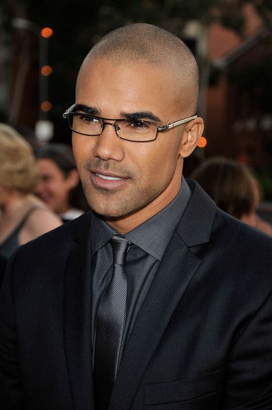 Shemar Moore con gafas para calvos