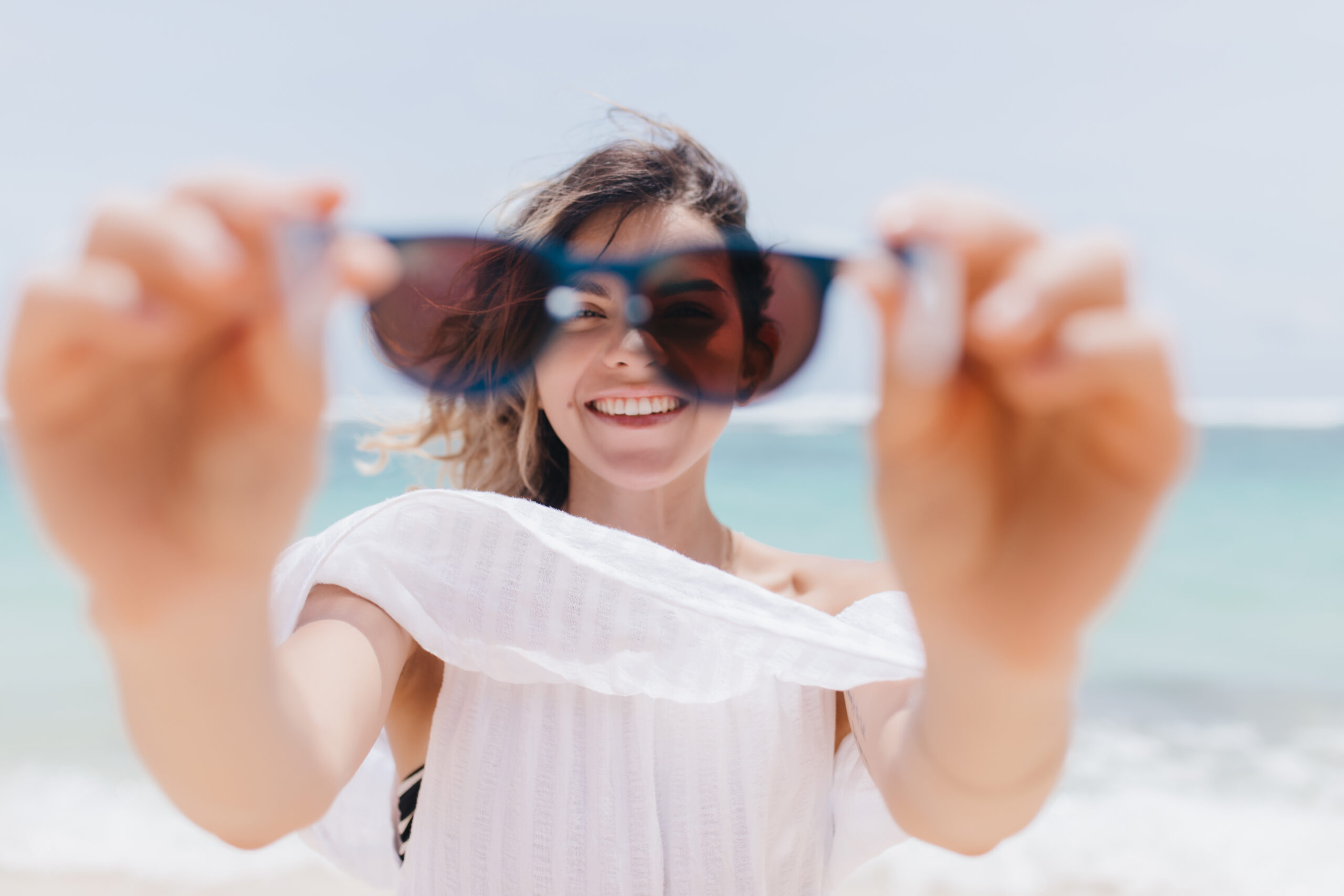 como elegir las gafas de sol perfectas para el verano